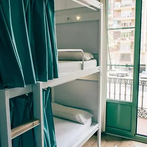 https://black-swan-hostel.topbarcelonahotels.com